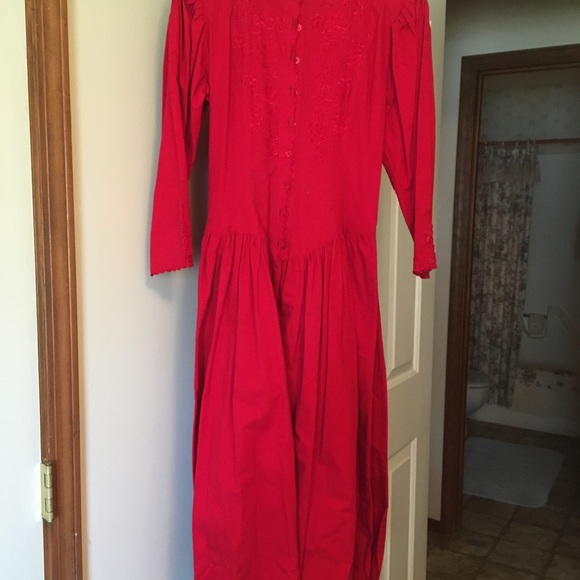 Beautiful Christmas dress. Fabulous condition. - Picture 3 of 3